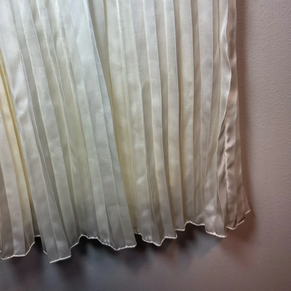 CUPCAKES & CASHMERE Pleated Satin Midi Skirt ivory Pull On Lined Bridal Sz Small